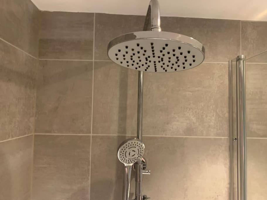 Fantastic Large 2 X Bedroom Flat, Free Parking セール エクステリア 写真