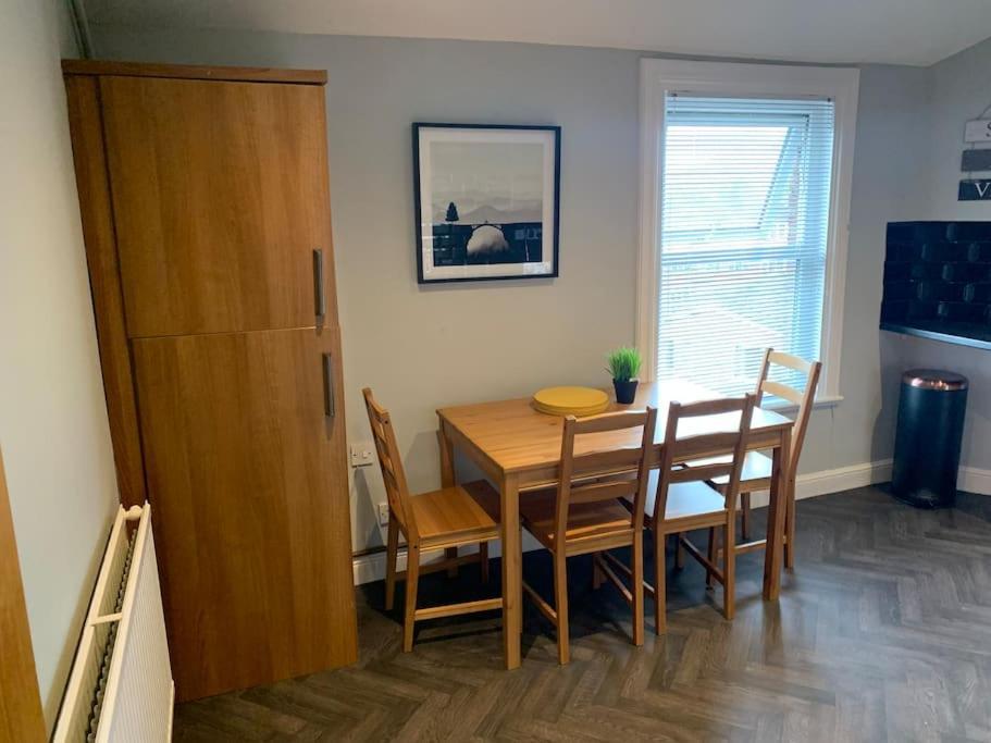Fantastic Large 2 X Bedroom Flat, Free Parking セール エクステリア 写真