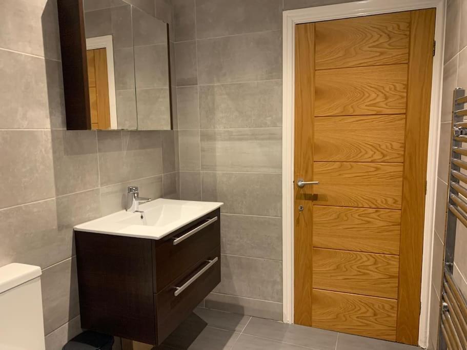 Fantastic Large 2 X Bedroom Flat, Free Parking セール エクステリア 写真